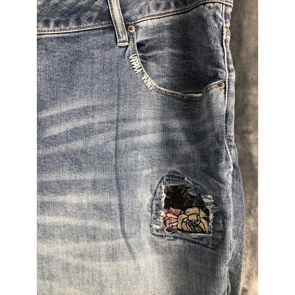 Women’s Jeans Size 24 Distressed Stretch Patches And Roses - Picture 5 of 10